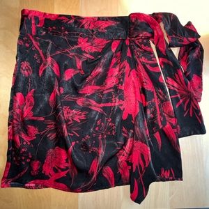 Zara skirt mini floral with side tie zipper closure size S
